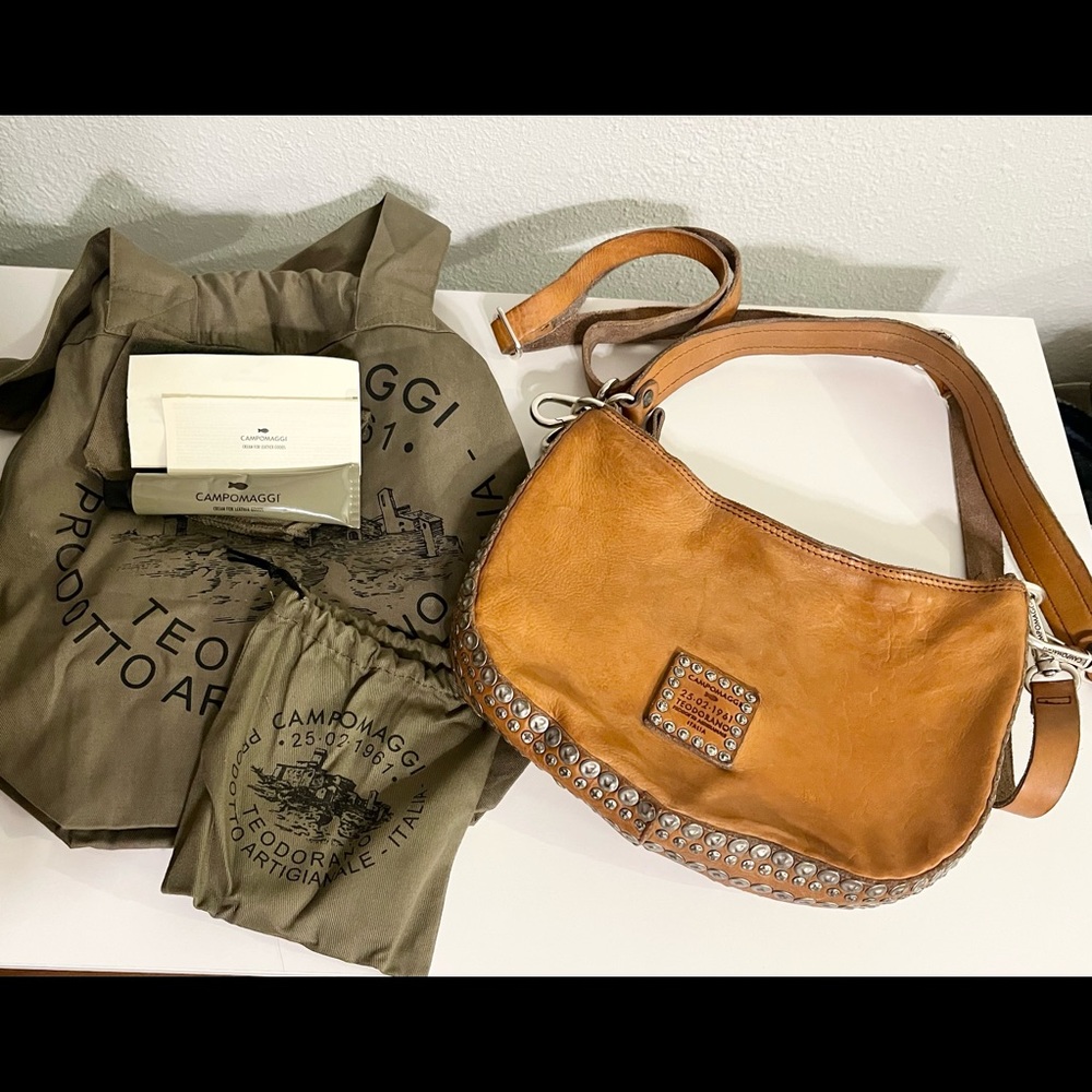 🔥PRICE DROP🔥Campmaggi cross body leather and gray pearl bag